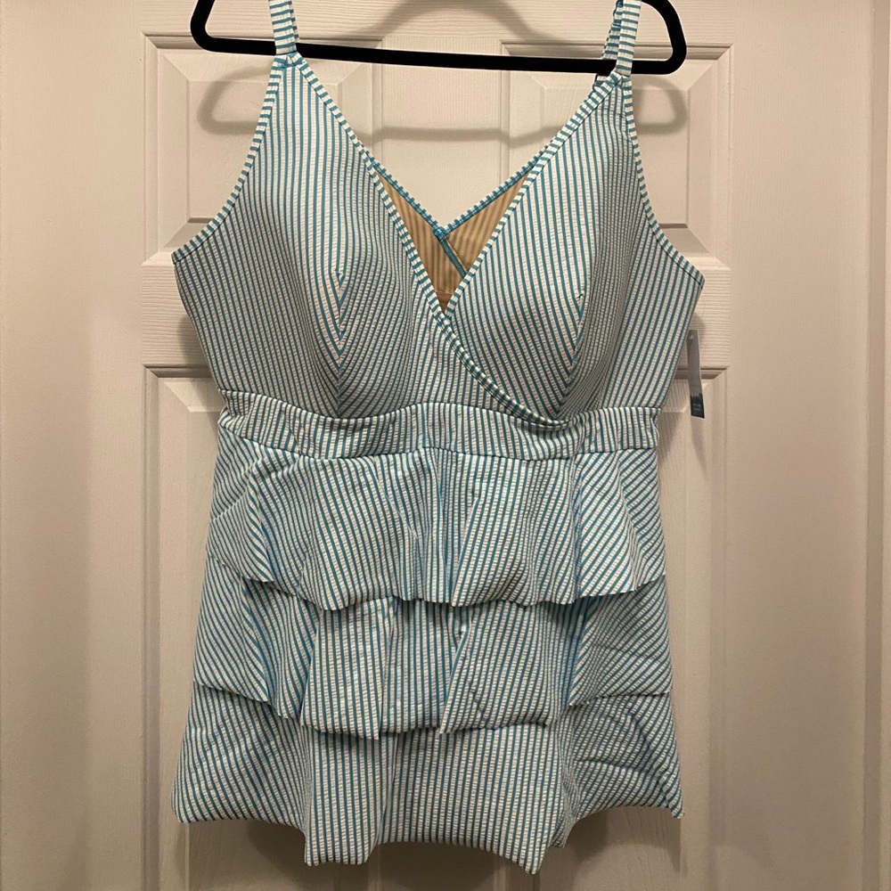 Relaxed no wire Swim tankini top